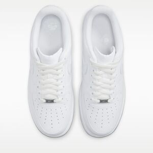 NIB Nike AIR FORCE ONES '07 - MENS SIZE 9